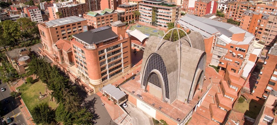 imagen aérea panorámica de la Universidad de la Salle sede chapinero